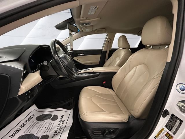Used 2019 Beige Toyota XLE image 7
