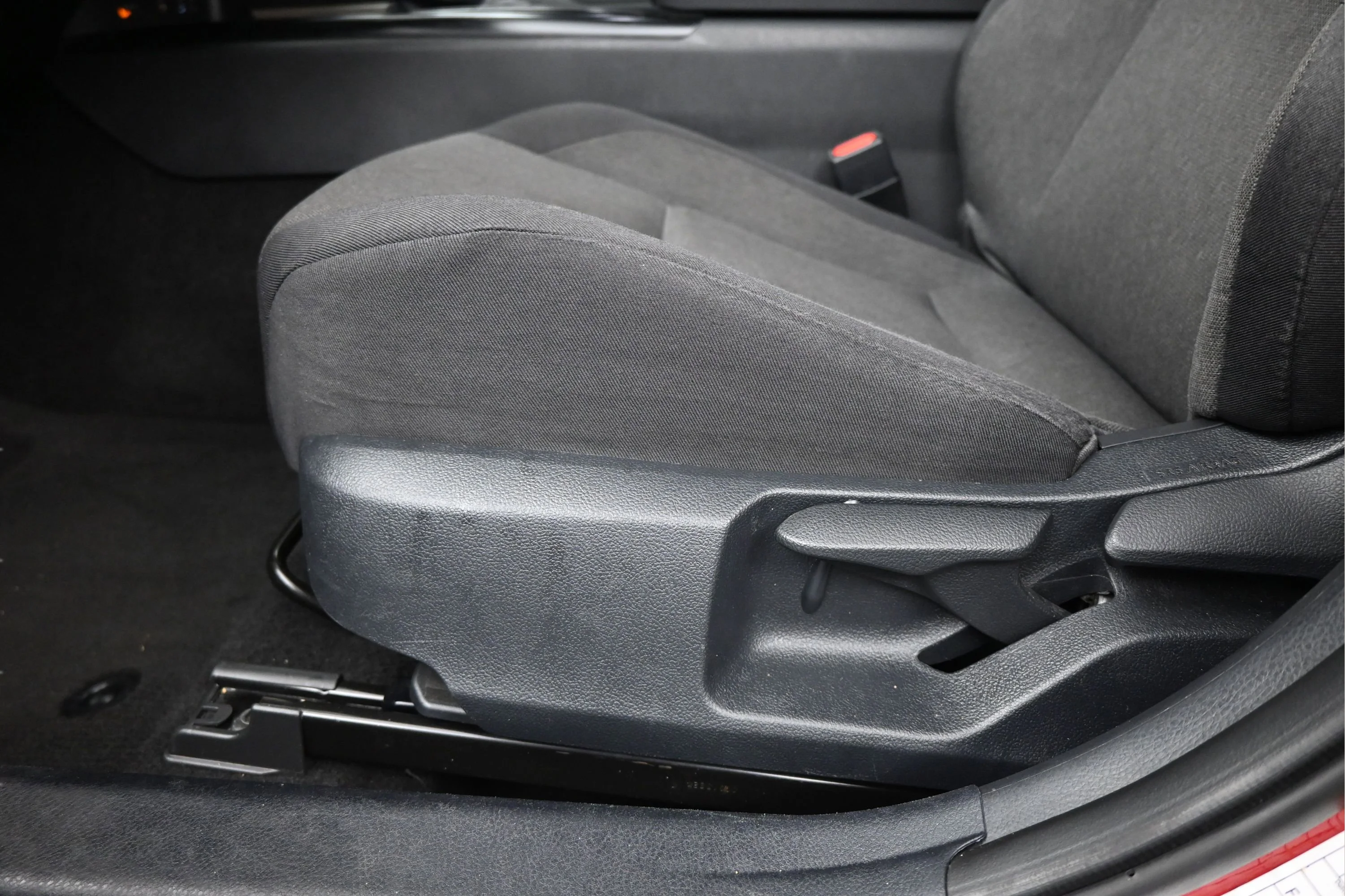 2025 Toyota Camry LE - Photo 10