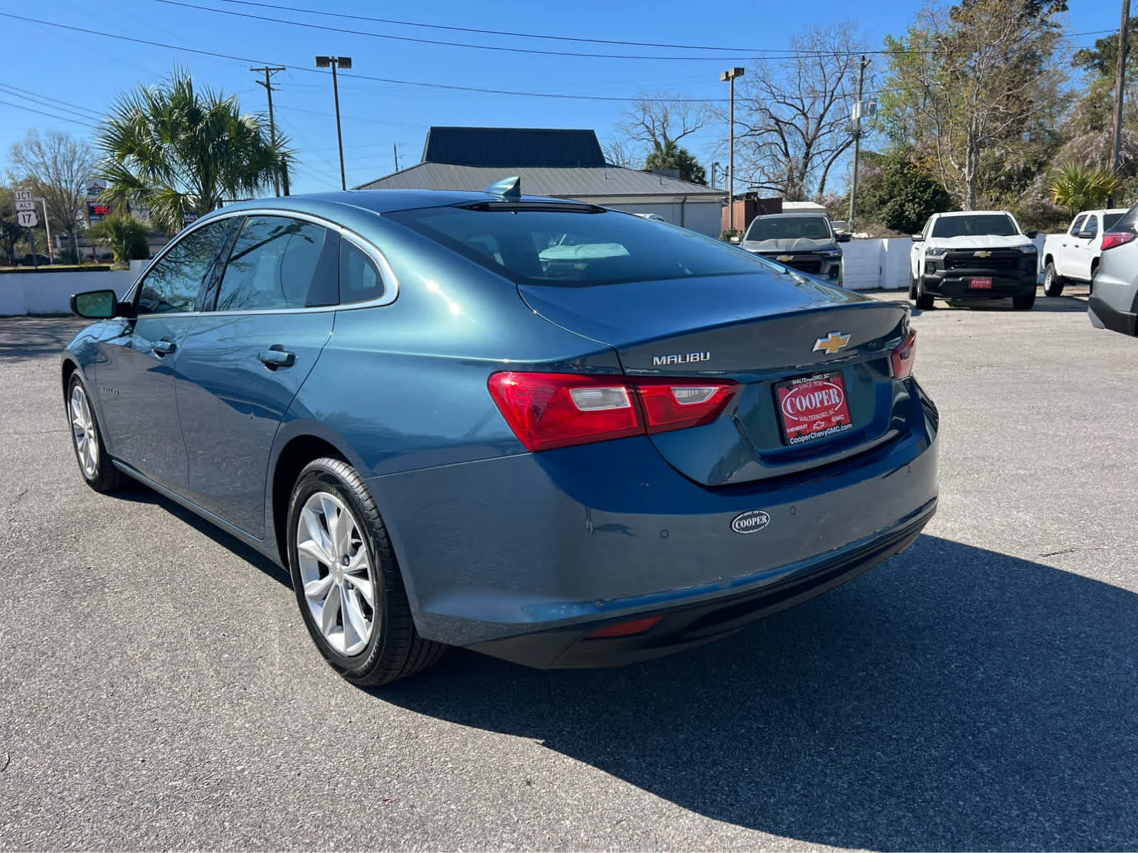 Used 2025 Lakeshore Blue Metallic Chevrolet 1LT image 4