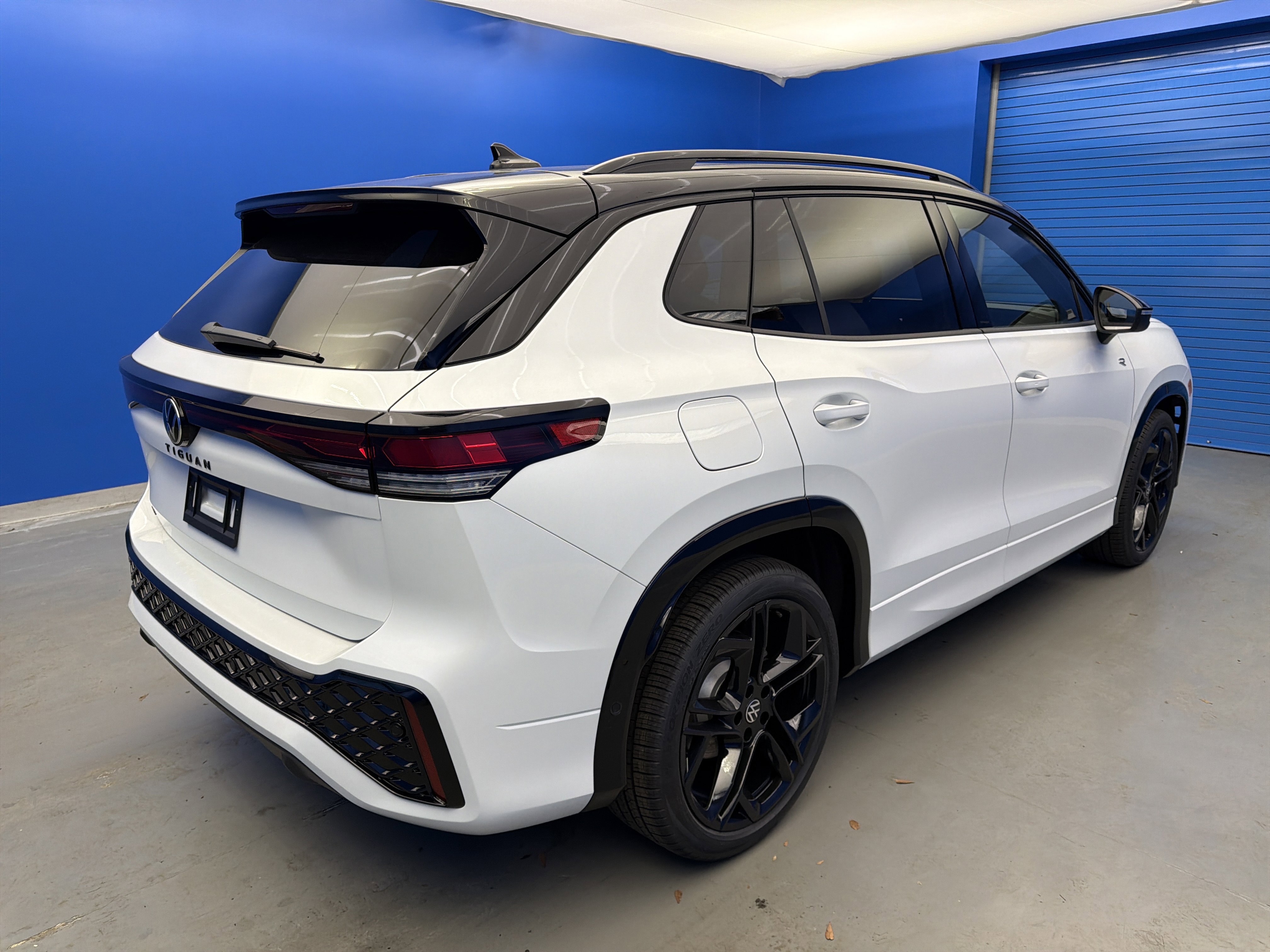 New 2026 Opal White w/Deep Black Roof Volkswagen SE R-Line Black image 7