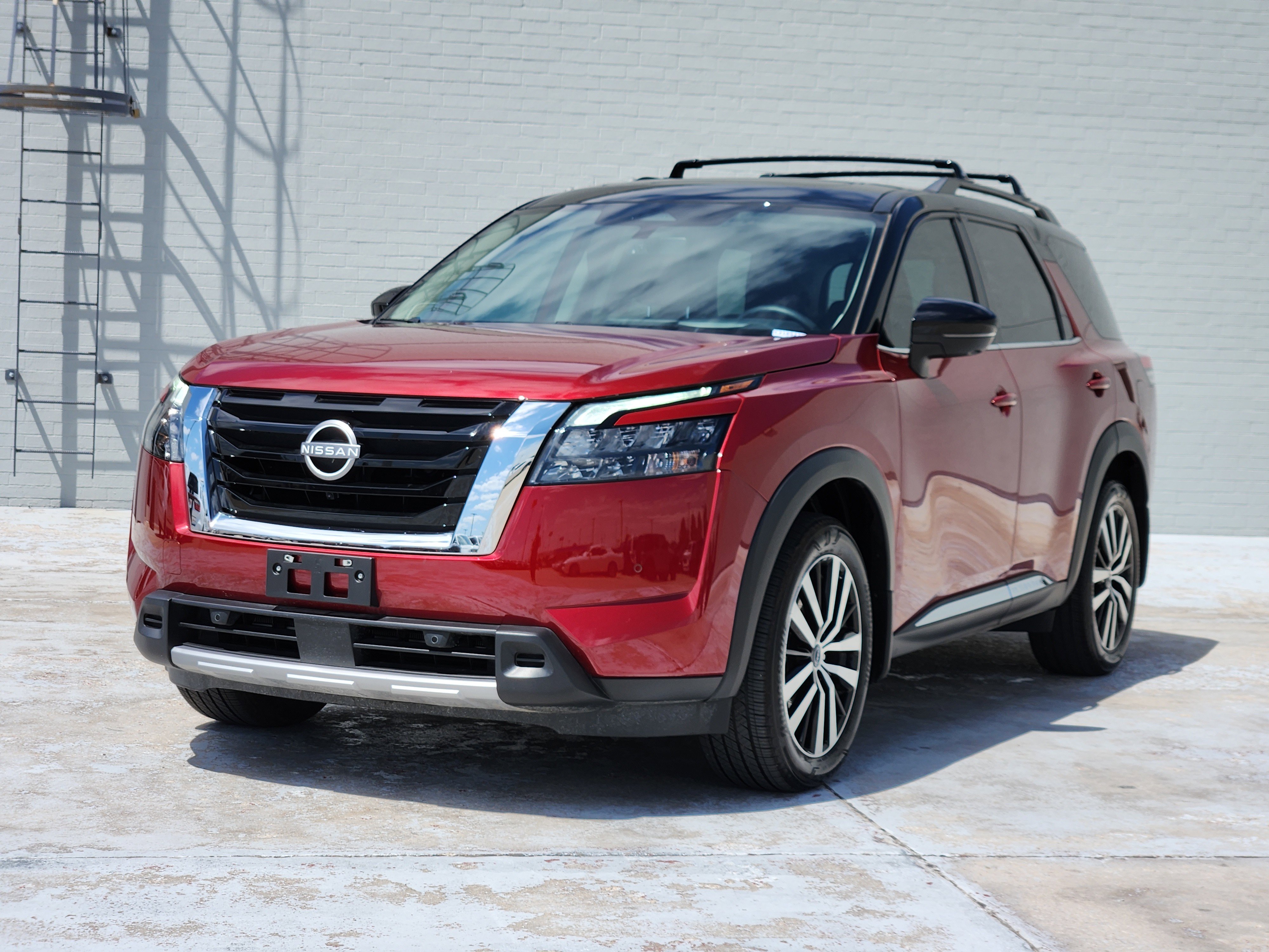 Used 2025 Scarlet Ember Tintcoat/Super Black Nissan Platinum image 4