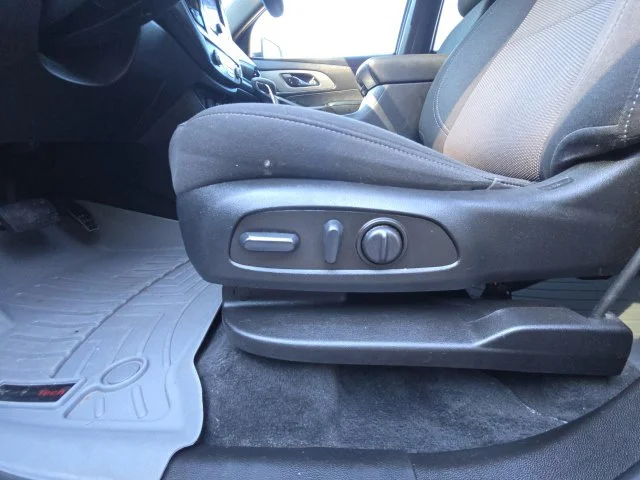 Used 2023 White Chevrolet LT image 22