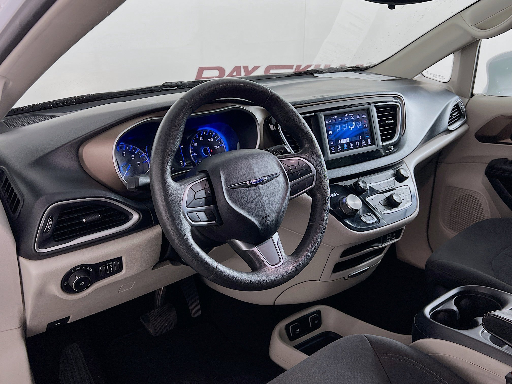 Used 2018 Bright White Clearcoat Chrysler TOURING PLUS image 34