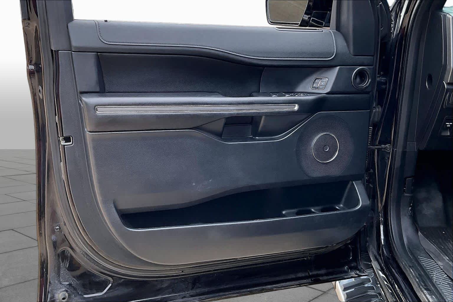 Used 2019 Agate Black Metallic Ford XLT image 18