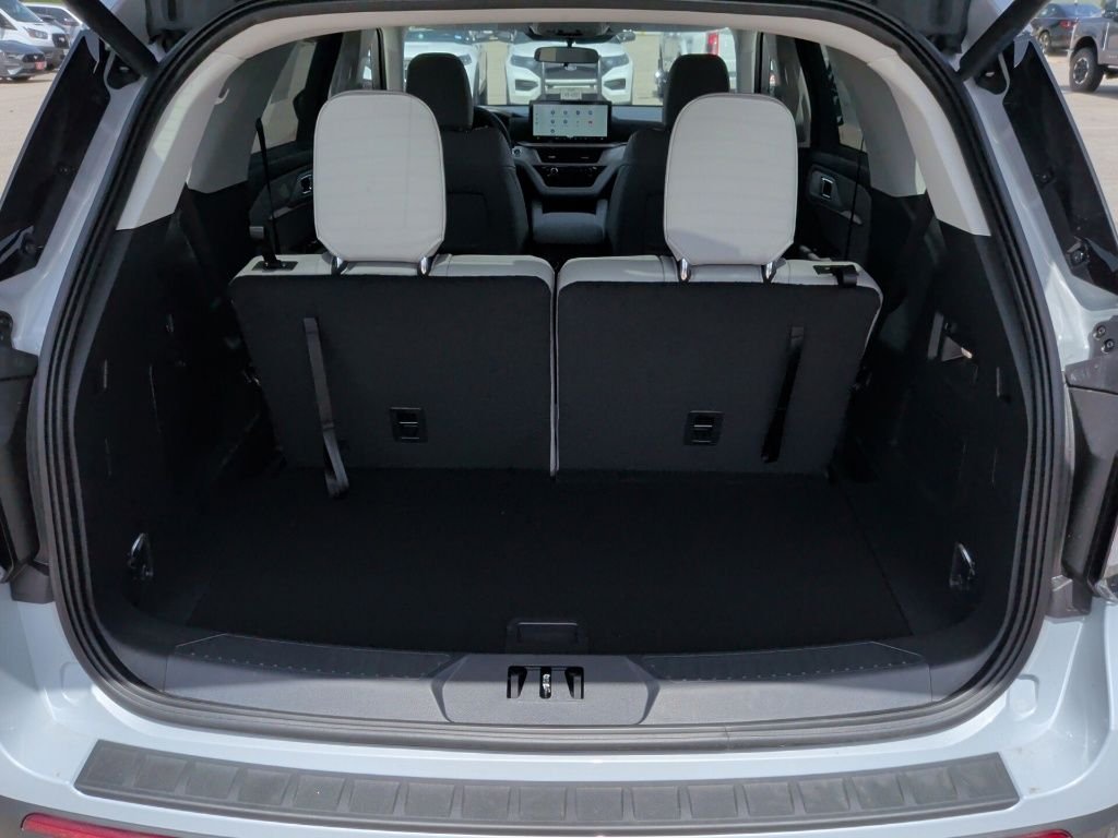 New 2026 Space White Metallic Ford Active image 40
