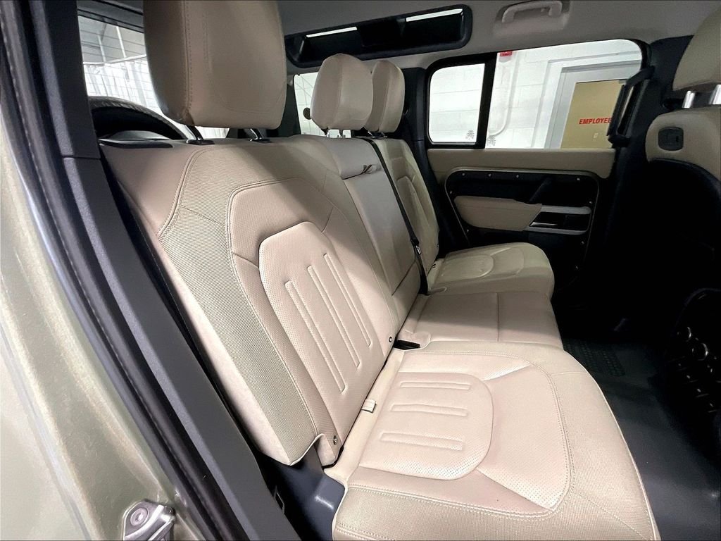 Used 2020 Green Land Rover SE image 16