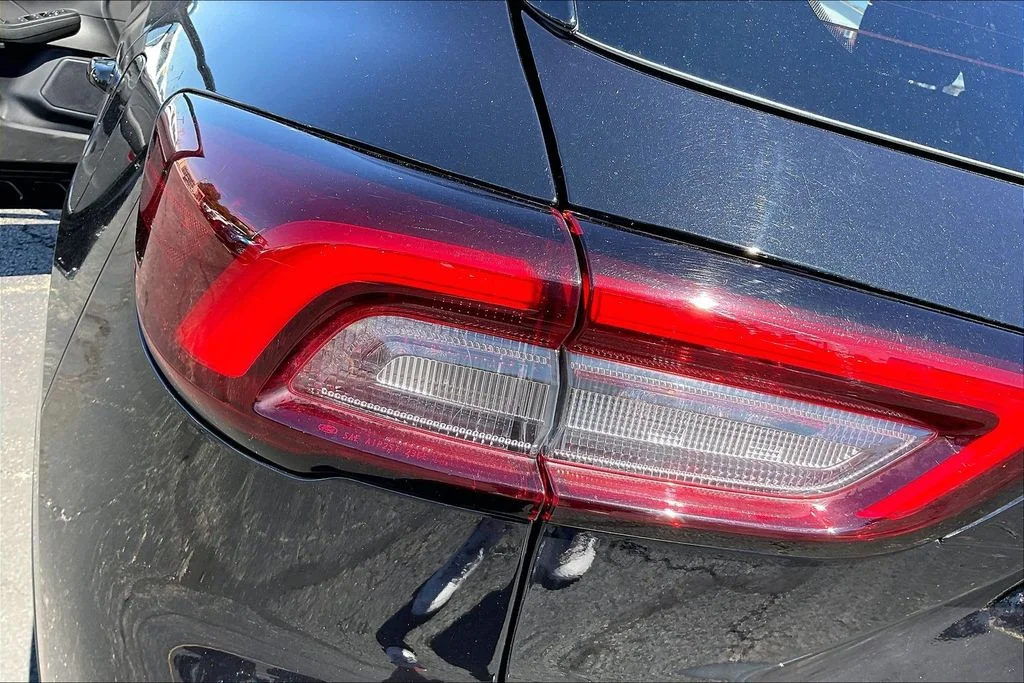 Used 2024 Black Metallic Ford Active image 30