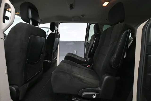 Used 2013 Silver Dodge SXT image 34