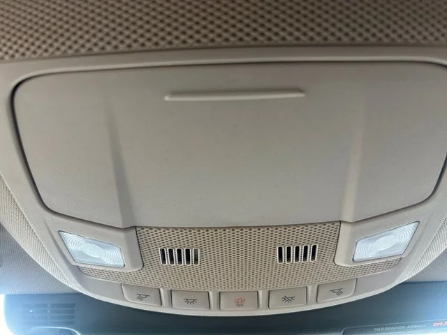 Used 2022 Red Lincoln Standard image 8