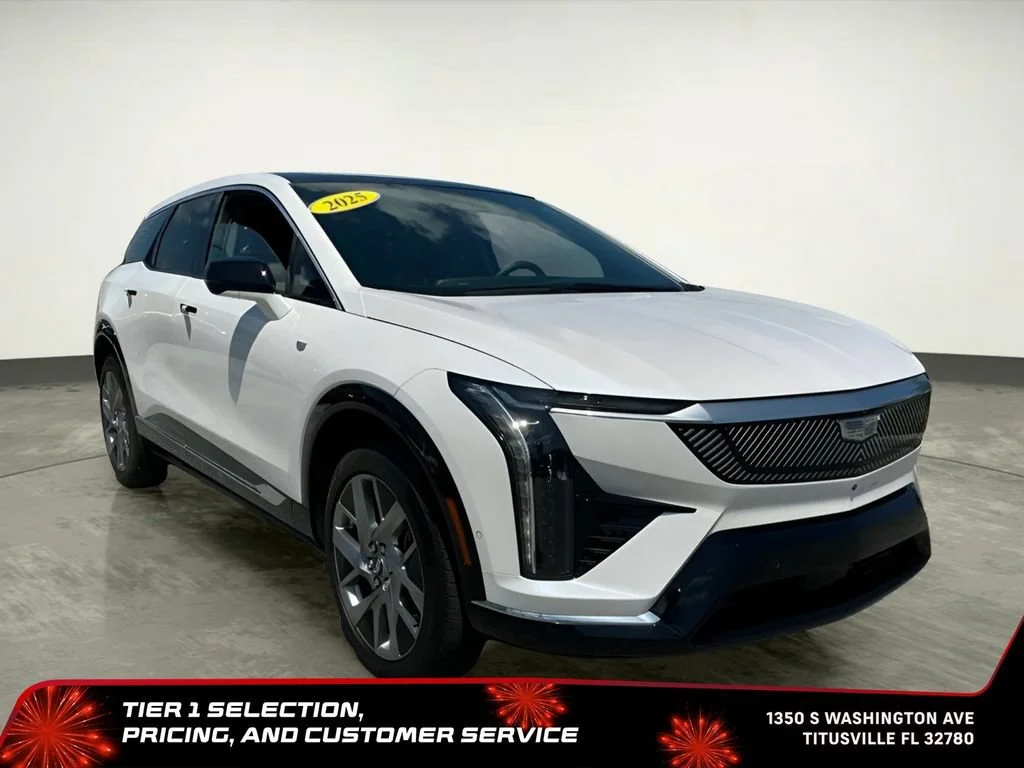 Used 2025 Crystal White Tricoat Cadillac Luxury 2 image 16