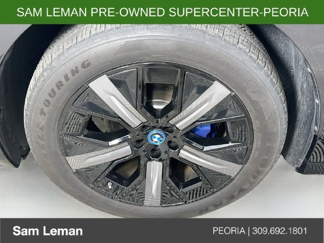 Used 2025 Gray BMW xDrive50 image 32