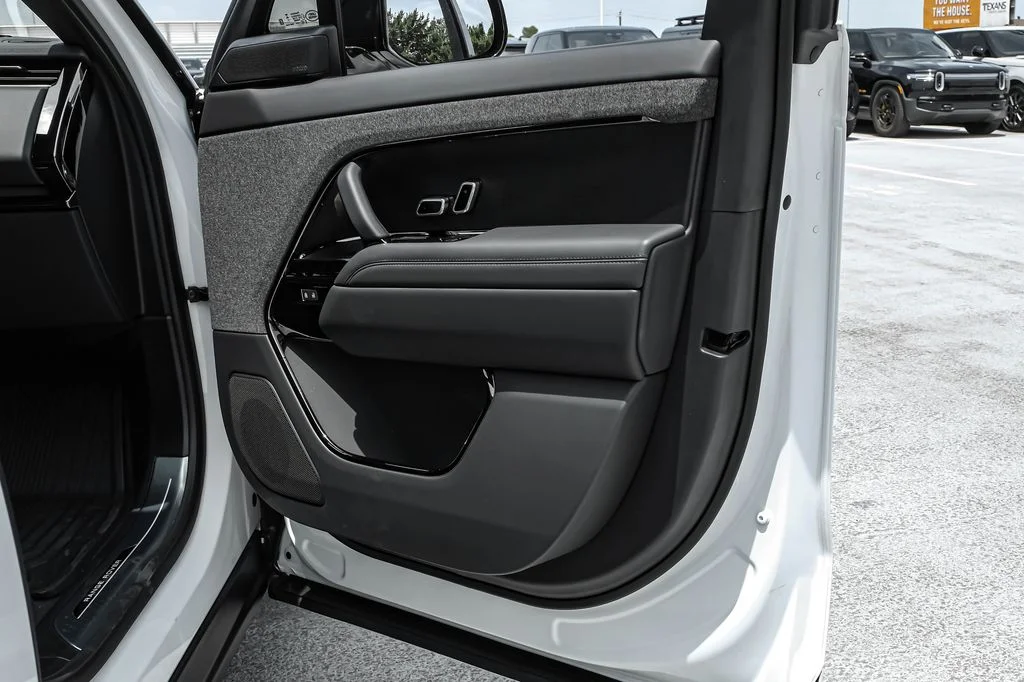 New 2026 Fuji White Land Rover Dynamic SE image 34