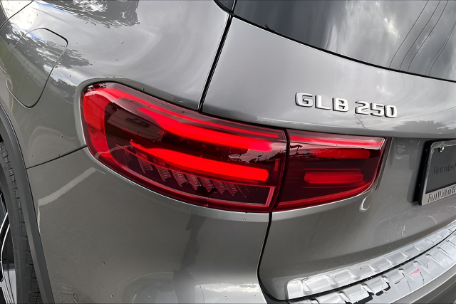 Used 2025 Gray Mercedes-Benz GLB 250 image 22