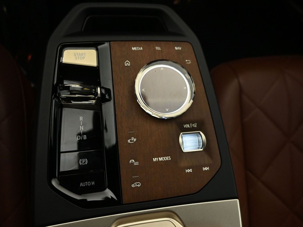 2023 BMW IX - Image 17