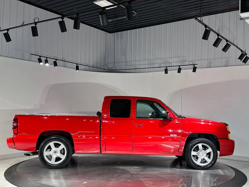 Used 2004 Victory Red Chevrolet NA image 5
