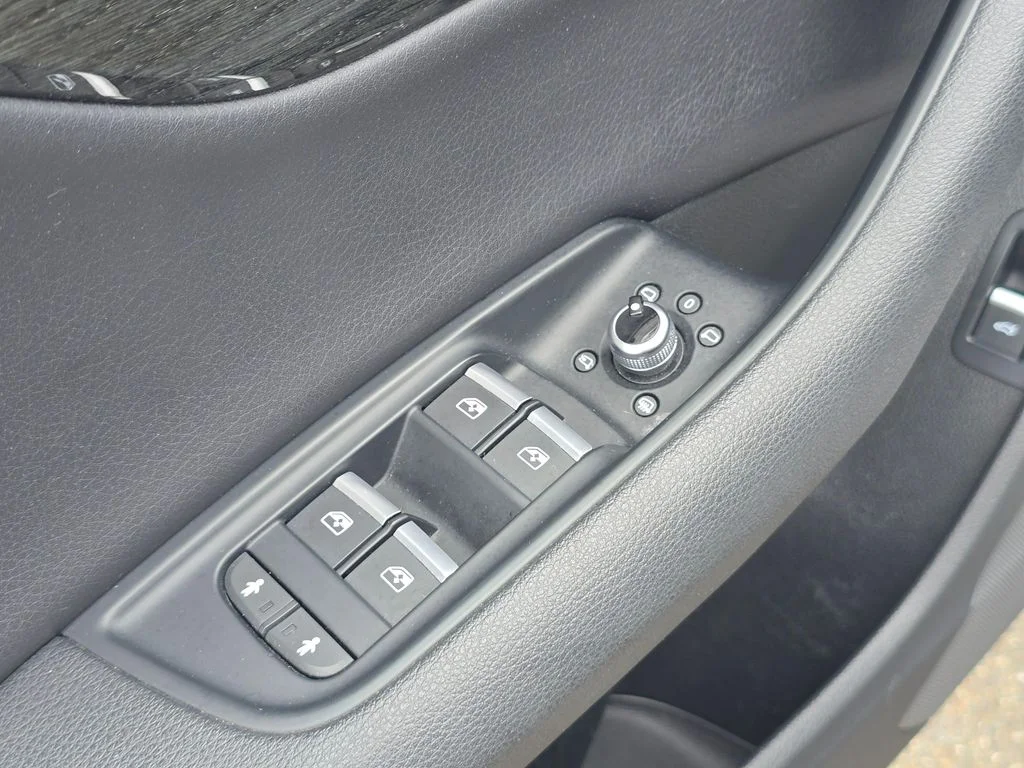 Used 2019 Silver Audi 55 Premium image 20