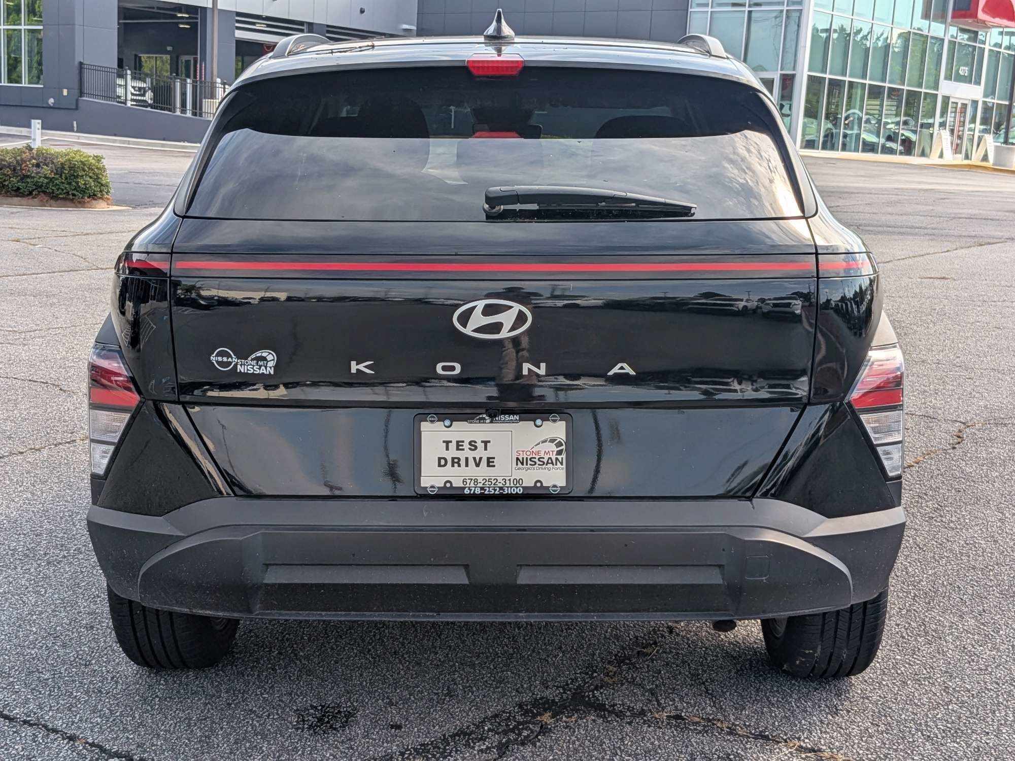 Used 2025 Black Hyundai SEL image 4