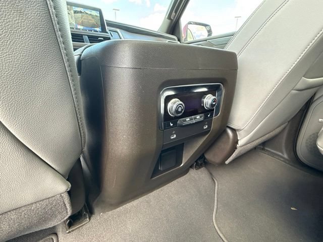 2023 GMC Yukon SLT - Photo 33