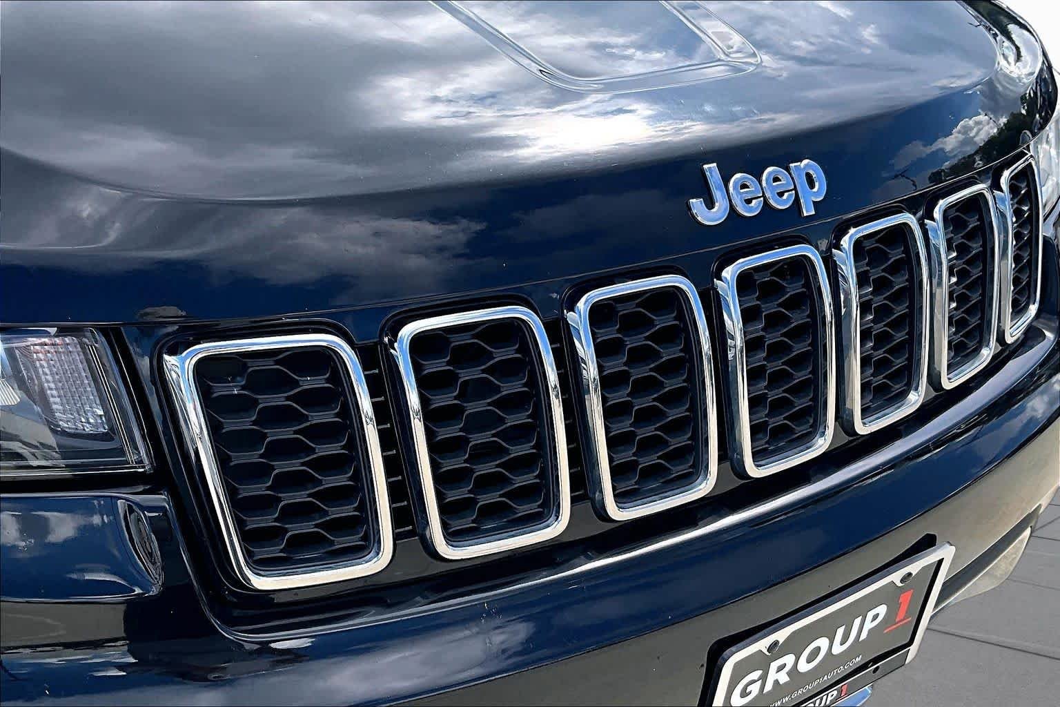 Used 2020 Diamond Black Crystal Pearlcoat Jeep Limited image 27