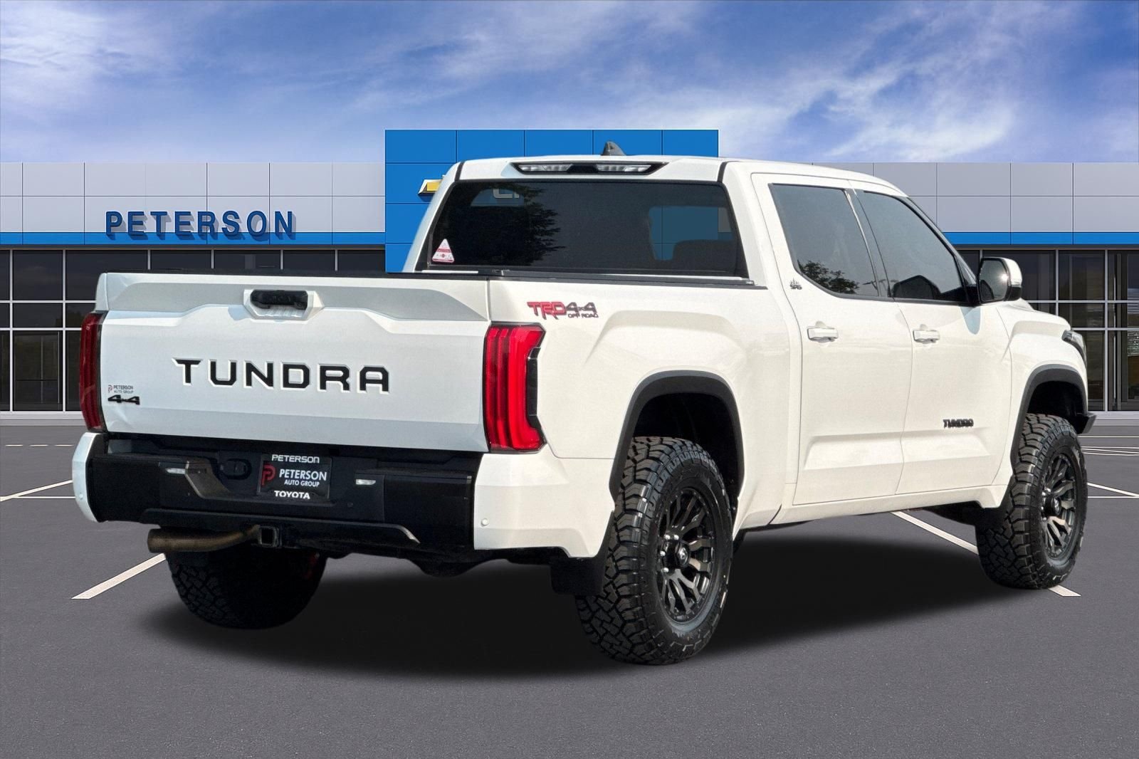 Used 2022 White Toyota SR5 image 4
