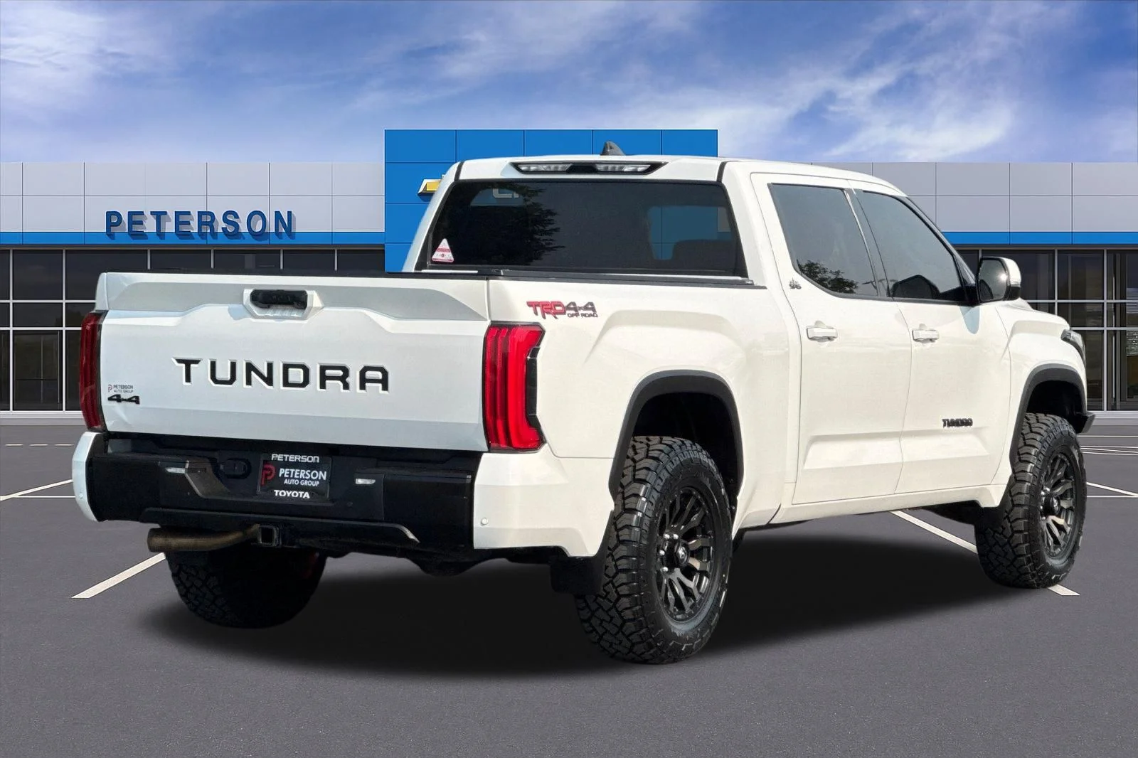 Used 2022 White Toyota SR5 image 4
