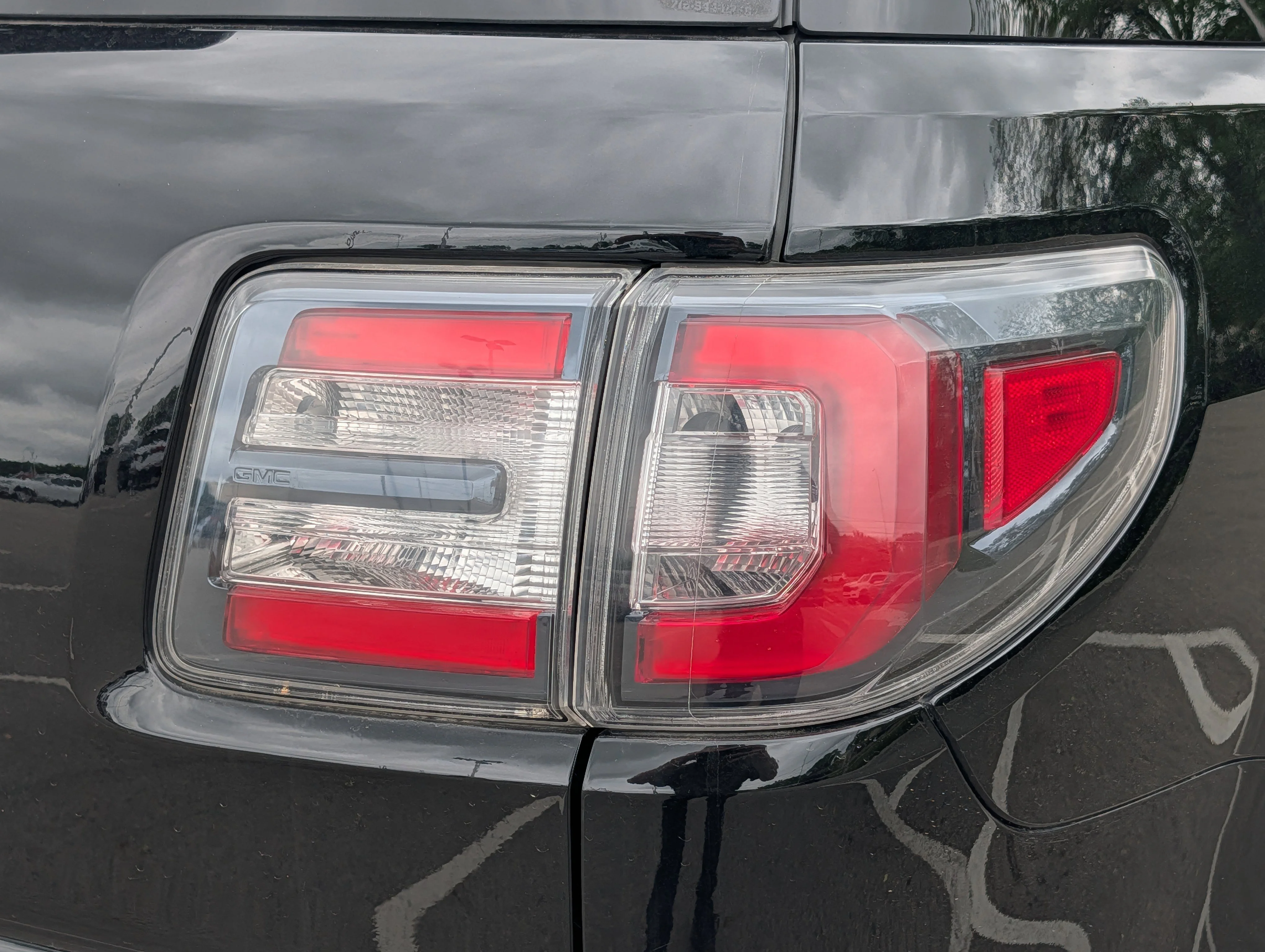 Used 2017 Ebony Twilight Metallic GMC Limited image 17