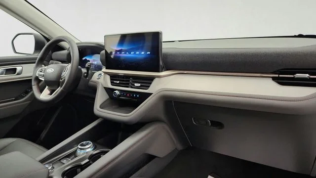 New 2026 Space White Metallic Ford Active image 32