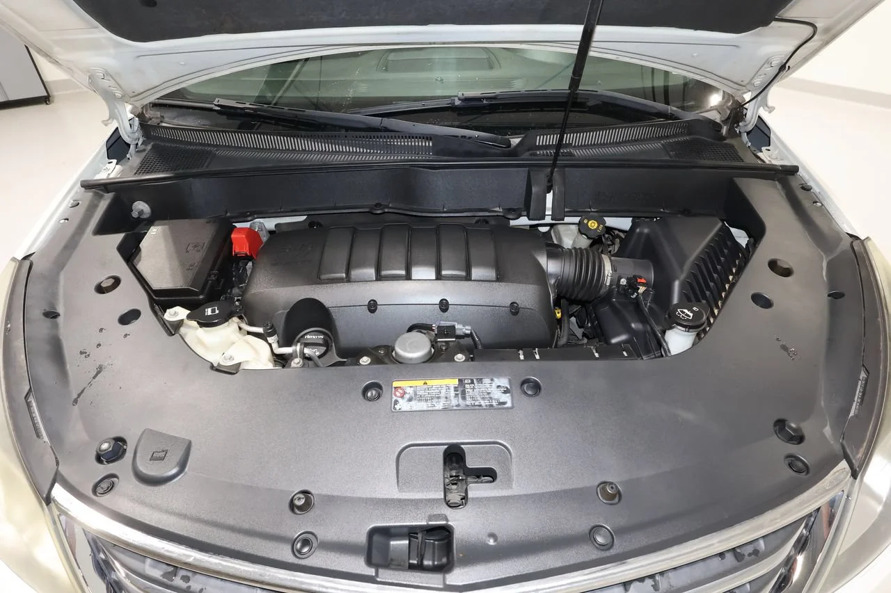 Used 2014 White Diamond Tricoat Chevrolet LTZ image 21