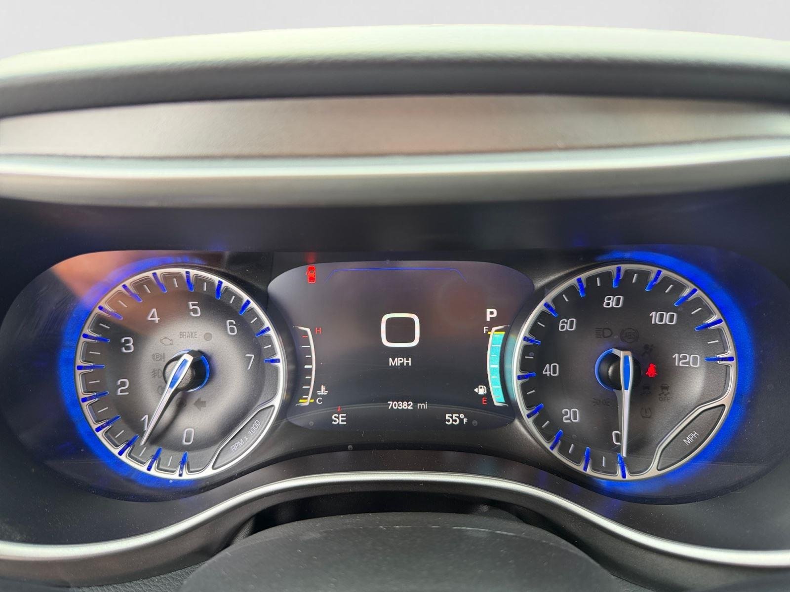Used 2024 Silver Mist Clearcoat Chrysler Touring L image 14