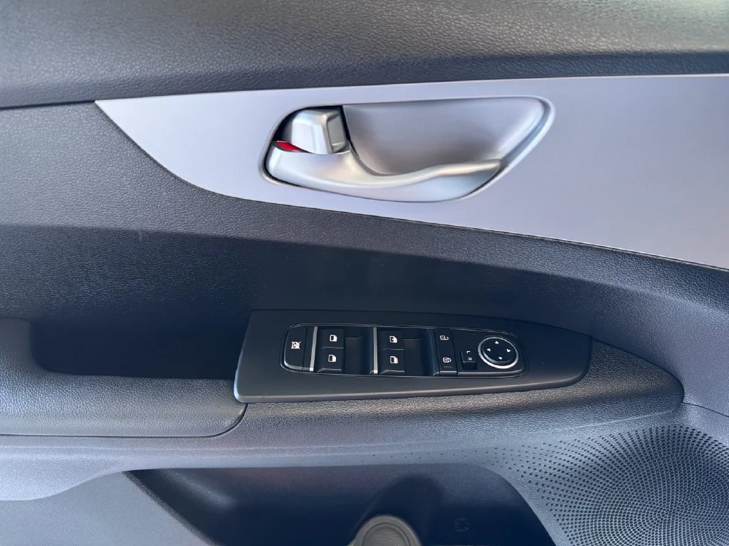 2024 Kia Forte LXS - Photo 23