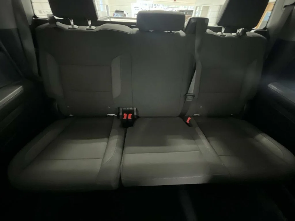 Used 2025 Summit White Chevrolet LT image 31