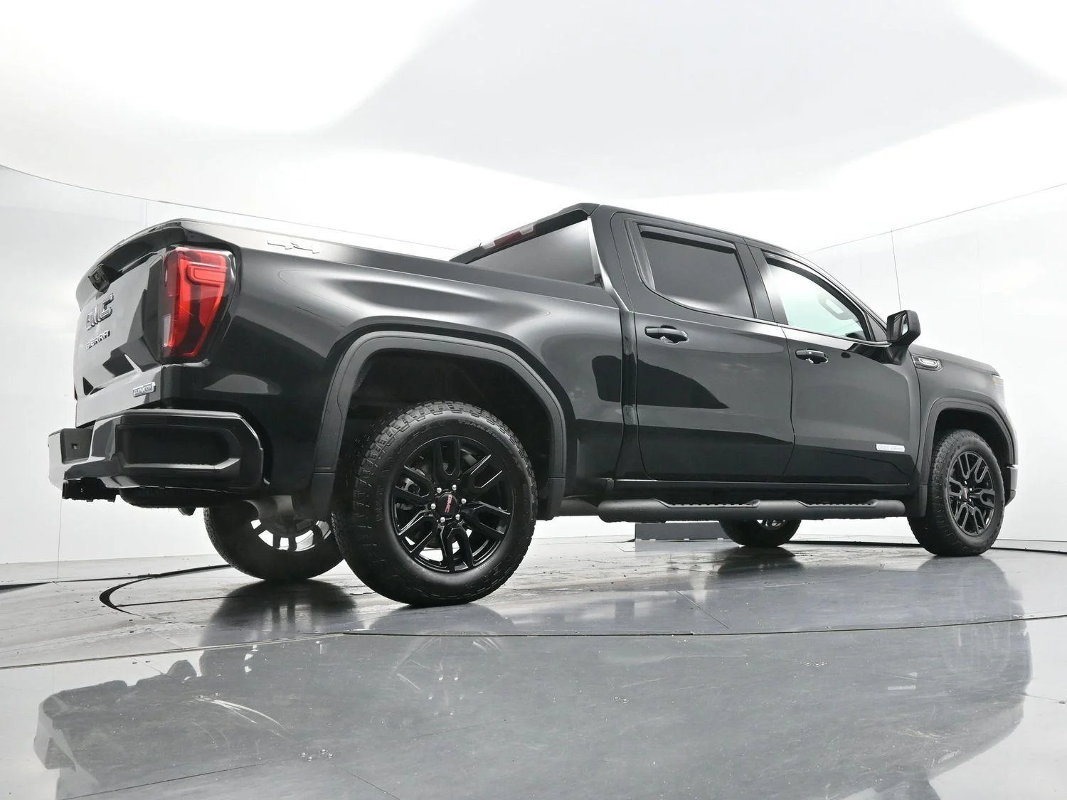 Used 2025 Onyx Black GMC Elevation image 48
