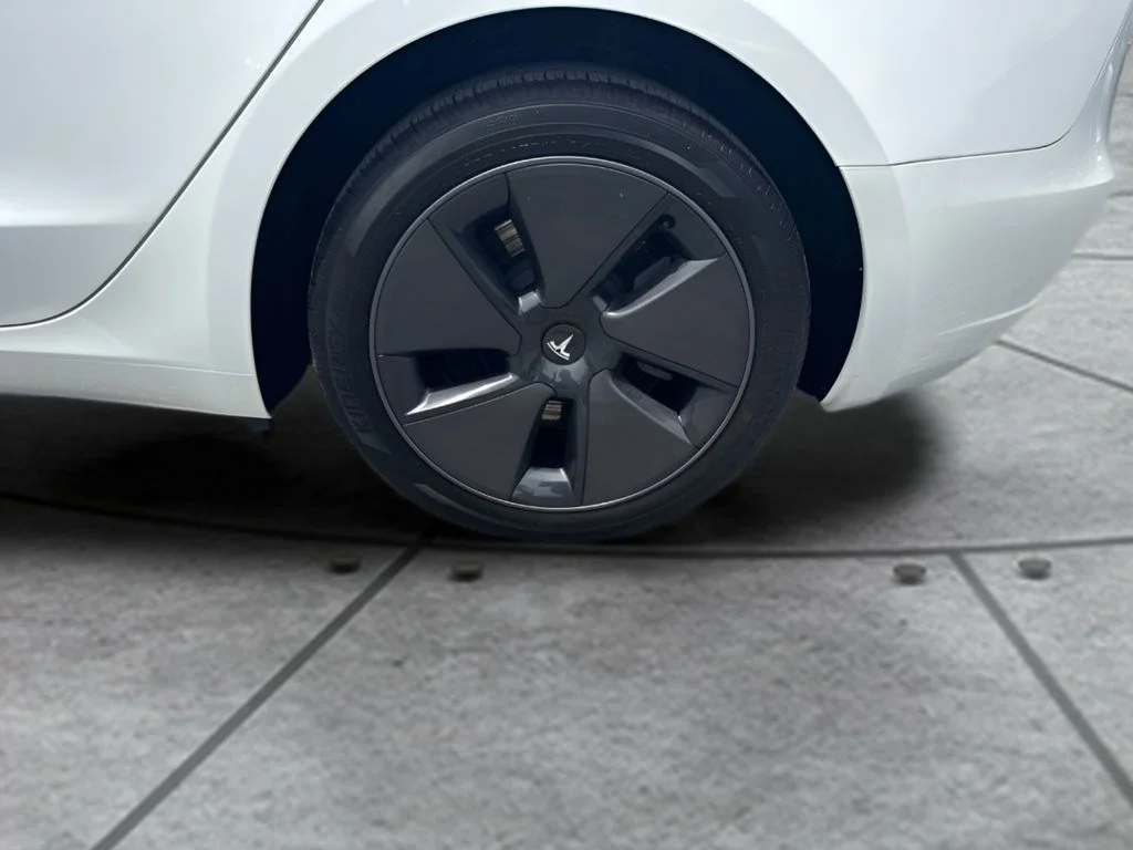 Used 2023 White Tesla Base image 21