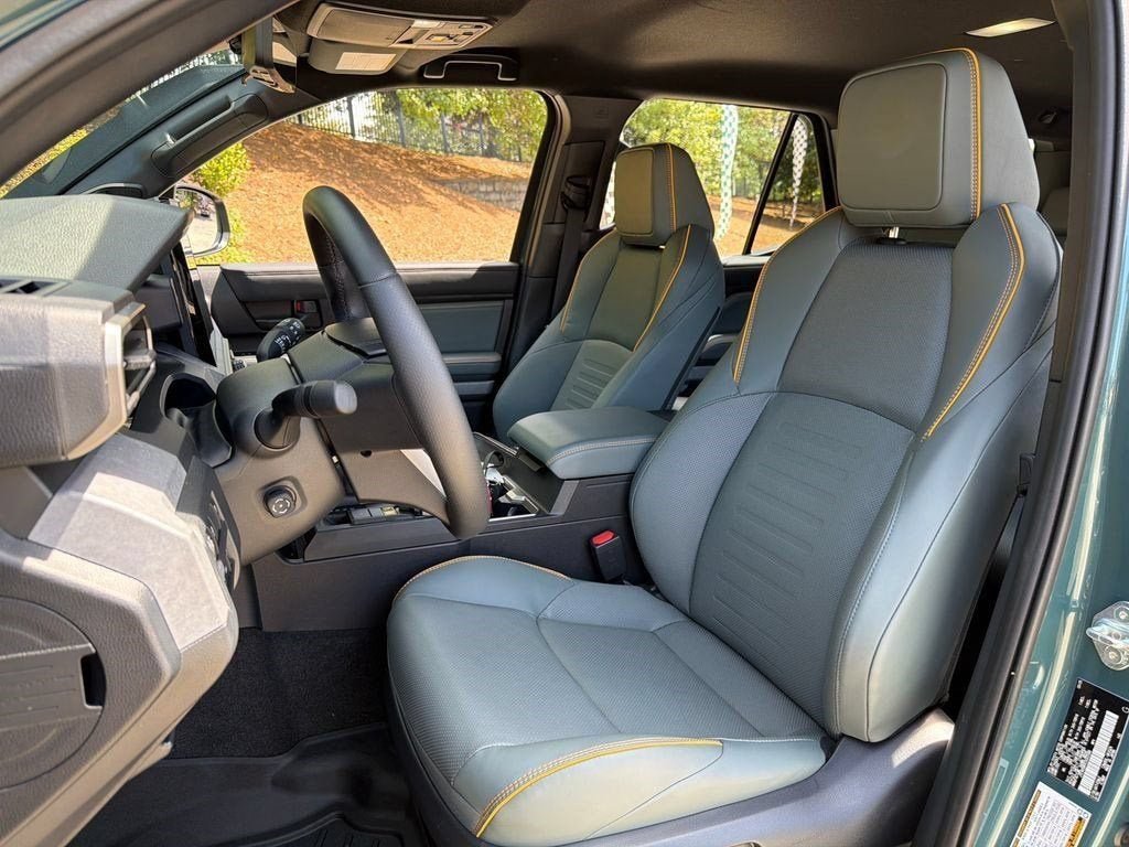 Used 2025 Everest Toyota Hybrid Trailhunter image 17