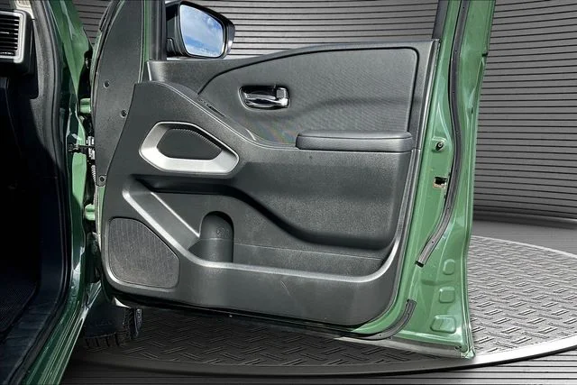 Used 2024 Green Nissan SV image 27