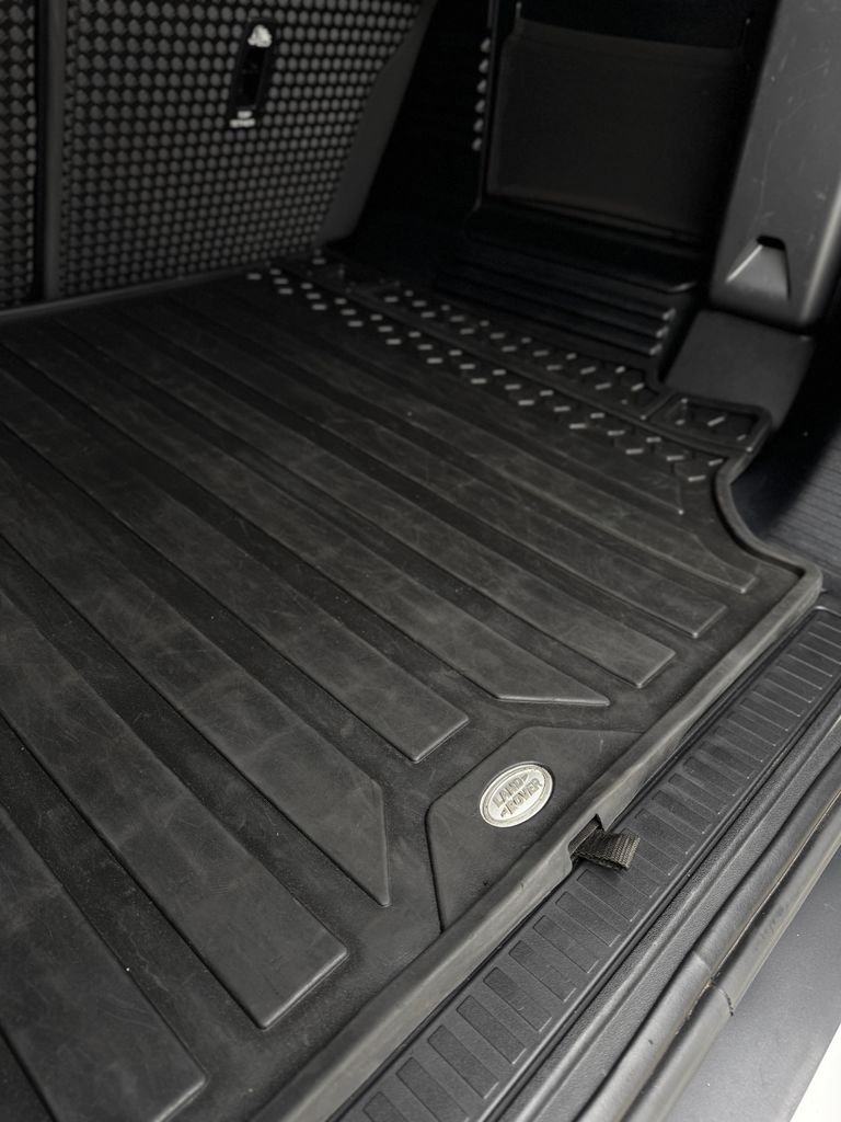 Used 2022 Santorini Black Metallic Land Rover SE image 44