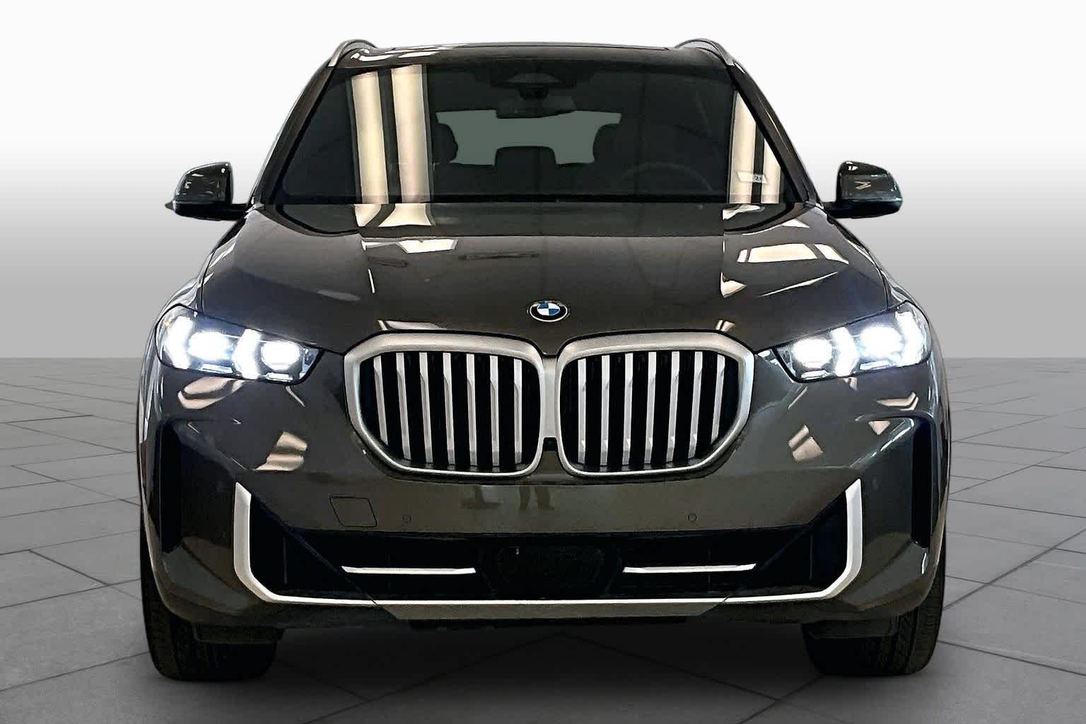 Used 2025 Manhattan Green Metallic BMW sDrive40i image 3