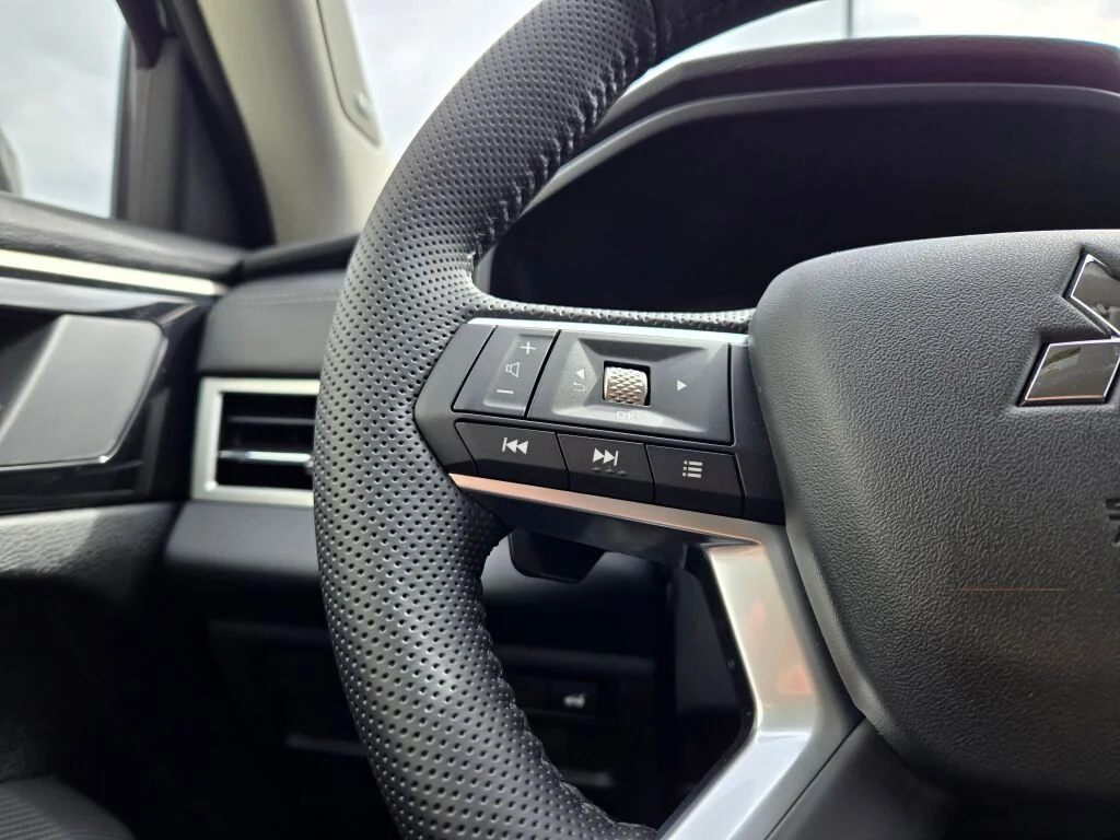New 2026 Black Mitsubishi SE image 27