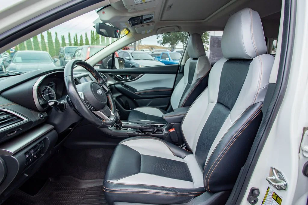 Used 2020 Crystal White Pearl Subaru Limited image 25