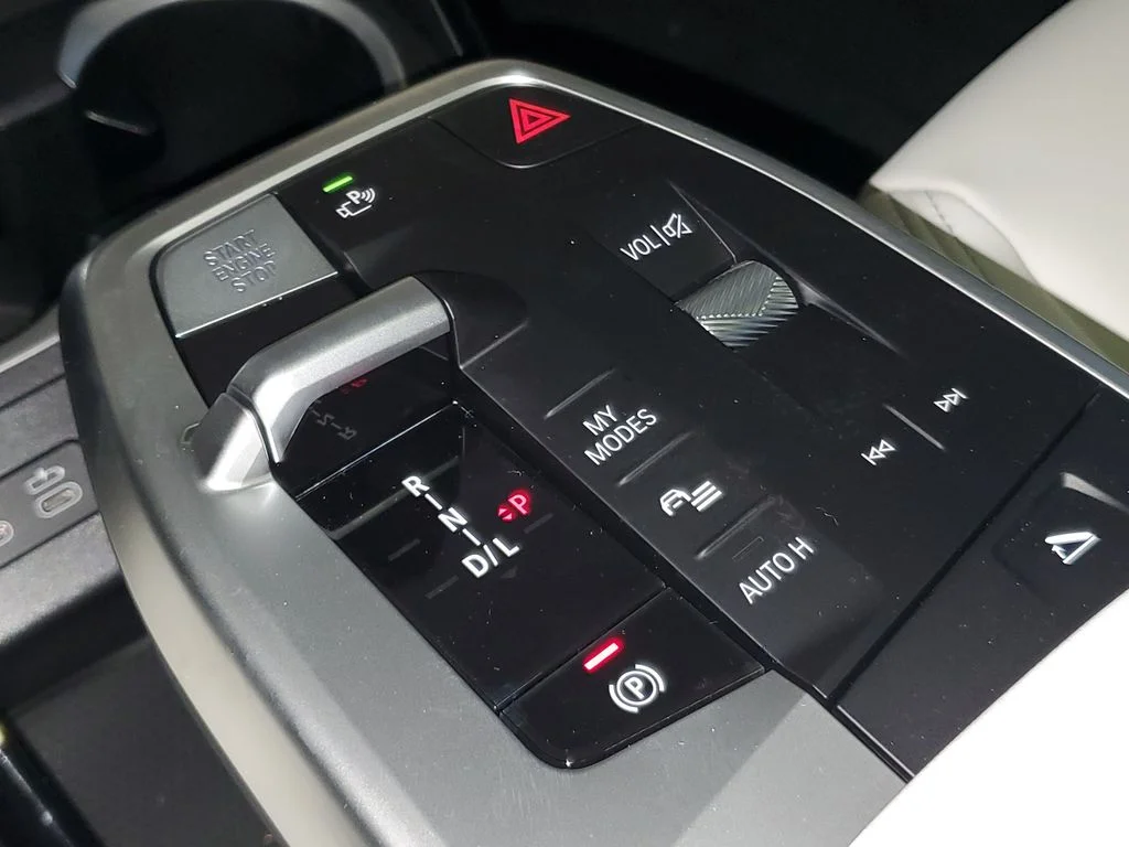 New 2026 Cape York Green Metallic BMW xDrive28i image 24