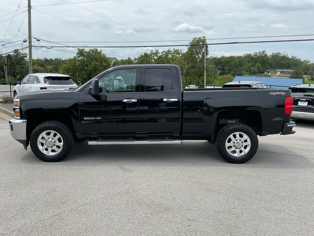 Used 2015 Black Chevrolet LT image 10