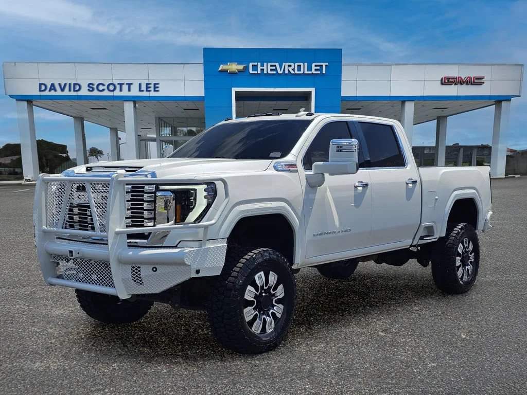 Used 2025 White Frost Tricoat GMC Denali image 1
