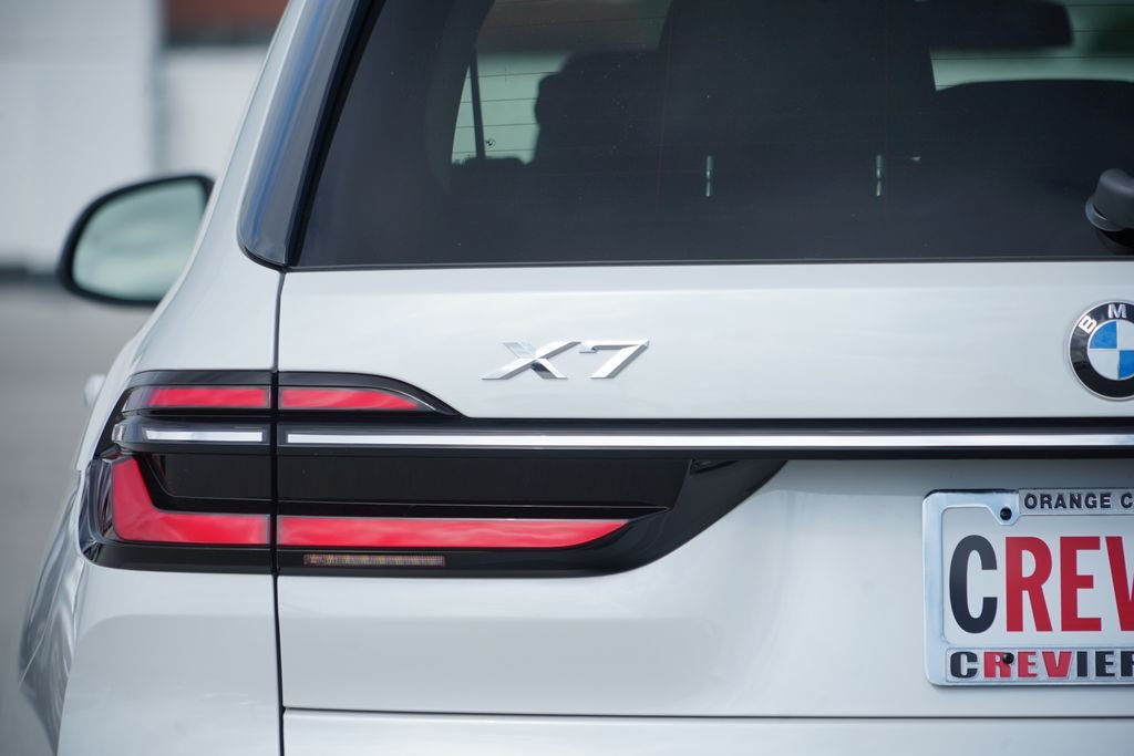 New 2027 Mineral White Metallic BMW xDrive40i image 7