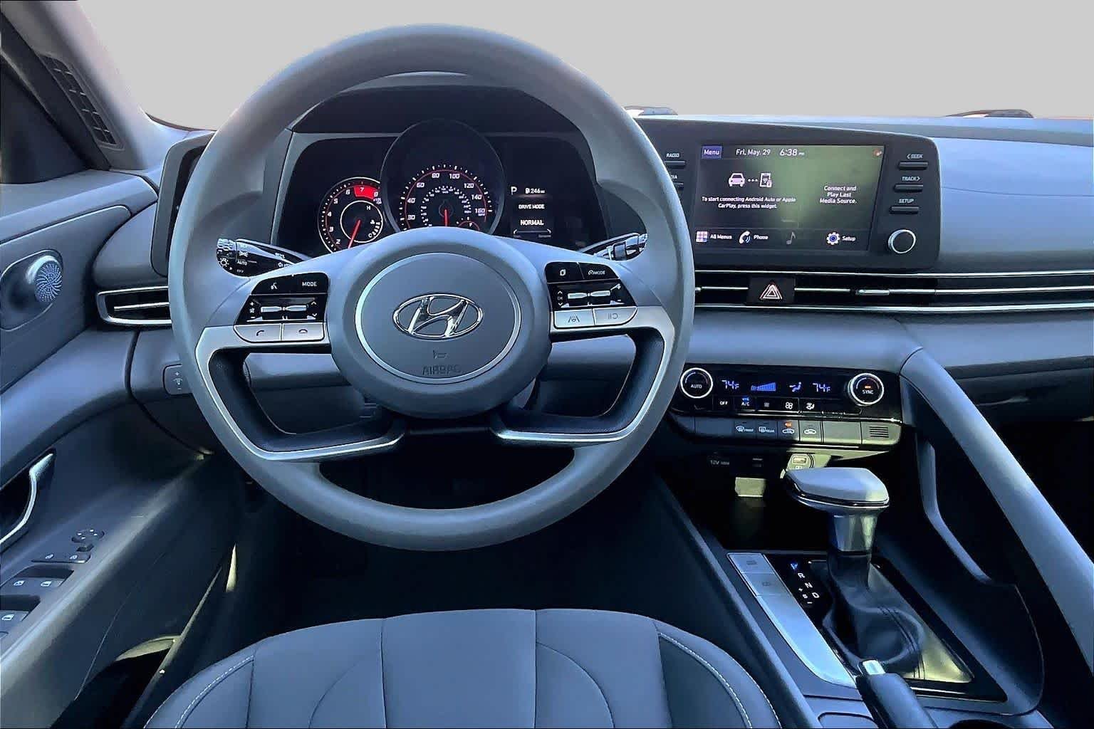 Used 2022 Quartz White Hyundai SEL image 6