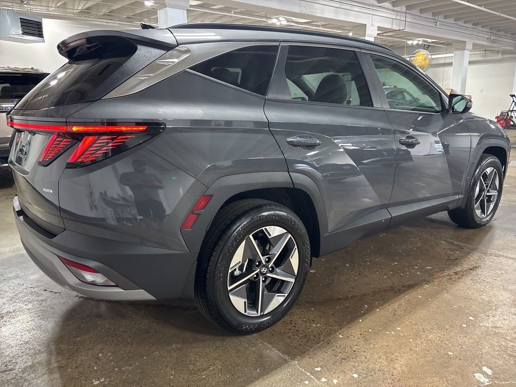 Certified Used 2025 Gray Hyundai SEL Convenience image 5
