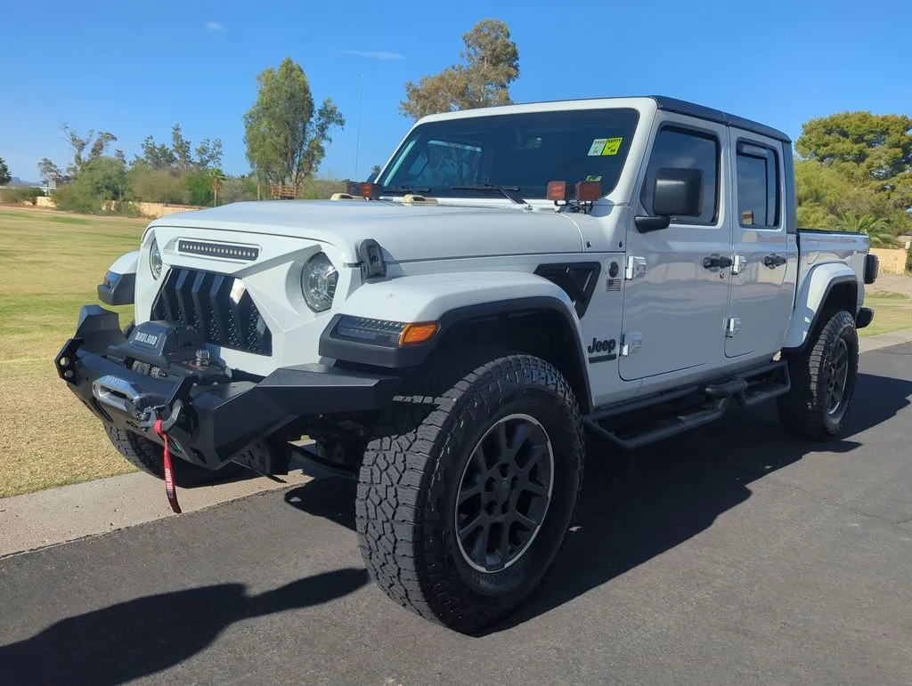 Used 2021 White Jeep Sport image 3