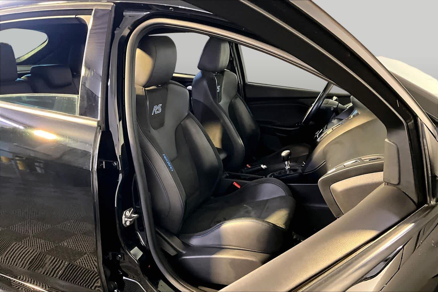 Used 2017 Shadow Black Ford RS image 8
