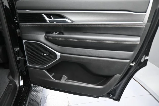 New 2026 High Gloss Black Exterior Paint Jeep  image 22