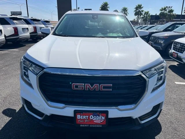 Used 2023 White GMC SLE image 2