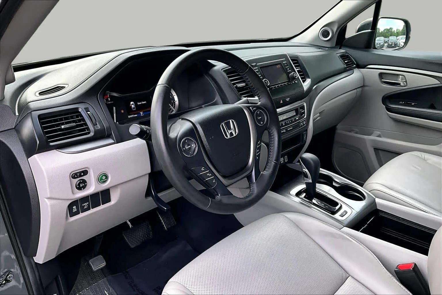Used 2019 Forest Mist Metallic Honda RTL image 18